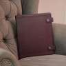 Большая кожаная папка с жестким каркасом для документов А4 BRIALDI Familydocs relief cherry BR49475KA фото 4 &mdash; 2chemodana